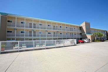 هتل Resortquest Rentals At Crystal Sands East & West