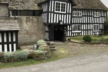 茅舍 Glamping At The Homestead   Ensuite Bell Tent   Campsite