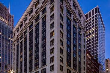Отель Canopy By Hilton Chicago Central Loop