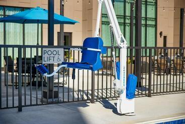 ホテル Staybridge Suites Auburn University Area By Ihg