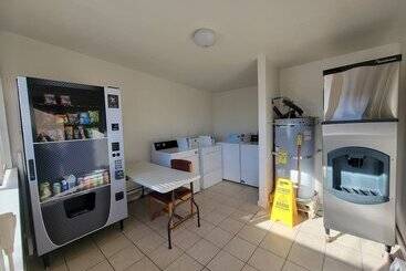فندق على الطريق Othello Inn And Suites