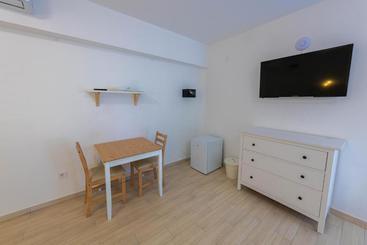پانسیون Hullam Rooms Siofok