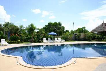 Chawenglakeview Condotel