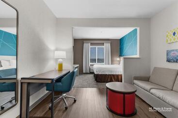 فندق Comfort Suites