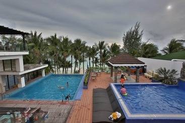 בית מלון כפרי Crown Regency Beach Resort