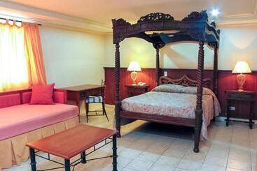 ホテル Crown Regency Residences Davao