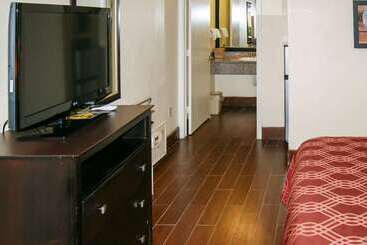 هتل Econo Lodge Inn & Suites West  Energy Corridor