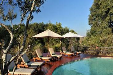 هتل Hamiltons Tented Camp
