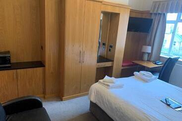 Hedley House Hotel & Apartments