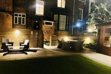 Hedley House Hotel & Apartments