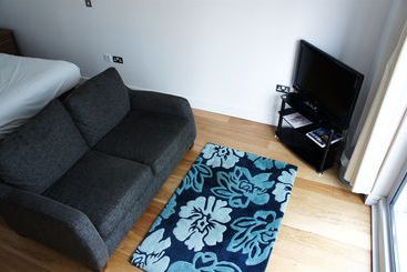 Отель MAX Meridian Terrace Cardiff