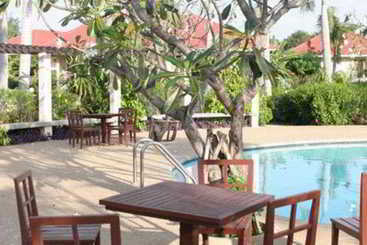 هتل Muaklek Health Spa & Resort