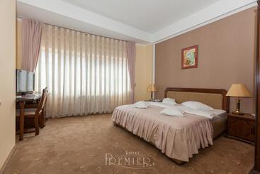 Отель Premier