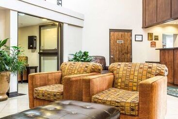 هتل Quality Inn & Suites Coliseum