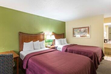 هتل Quality Inn Merchants Drive