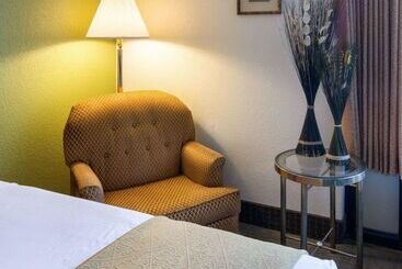 هتل Quality Inn