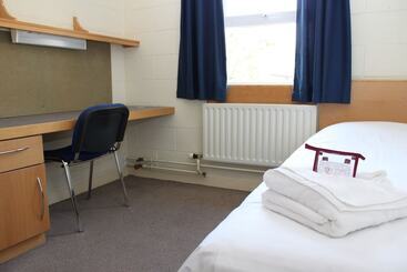 בית מלון כפרי Queens University Belfast   Elms Village   Hostel