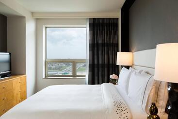 هتل Renaissance Chicago O Hare Suites