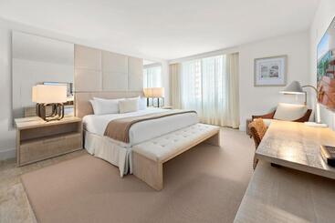 מלון דירות 1  Penthouse 2 Story Beachfront