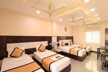 Отель Rathnavel Towers Annex