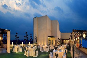 Galaxy Hotel - Shopping - Spa
