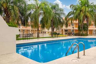 בית מלון כפרי Comfort Inn Monterrey Norte