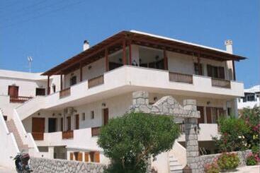 Хостел George & Christos