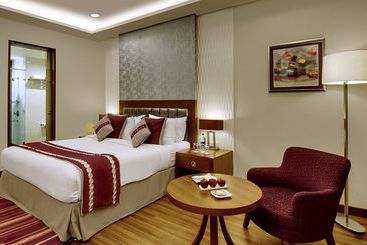 Hotel 32nd Milestone