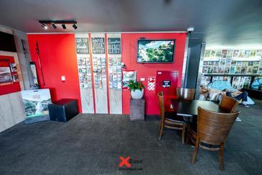 هتل Base Backpackers Wanaka  Hostel