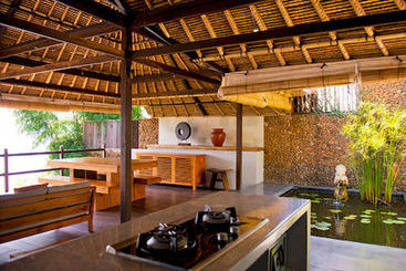 هتل Bloo Lagoon Village