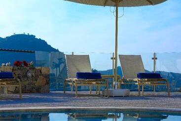 هتل Filion Suites Resort & Spa