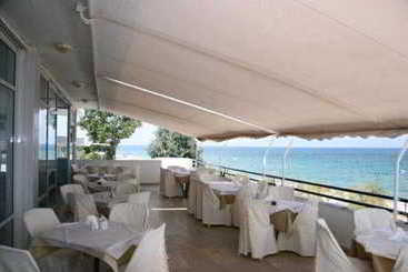 هتل Ionian Beach