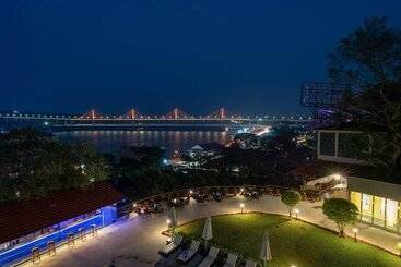 ホテル The Crown Goa