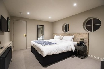 בית מלון כפרי The Lodge Duxford