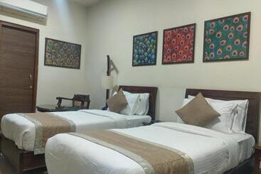Tripli Hotels Shambhu Villas