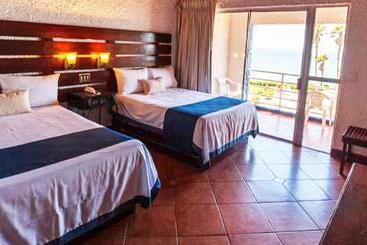 Las Rocas Resort And Spa
