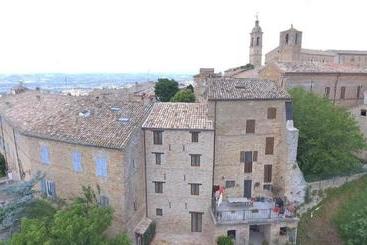 פנסיון Il Castello Affittacamere