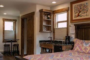 צימר Clear Creek Inn