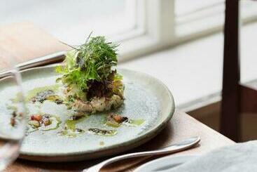 تختخواب و صبحانه Lagom Restaurant & Townhouse