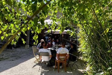 Bed and Breakfast Le Clos De Miribel