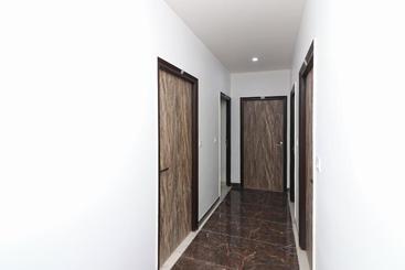 Отель Oyo 24054 Nihon Rooms