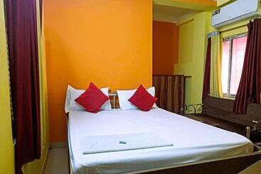ホテル Trinayani Stay   3 Min Walk To Temple