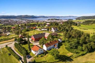 Stokke Gård Adventure Bed & Breakfast