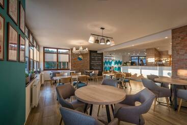 بنسيون Moment   Bistro & Ubytovanie