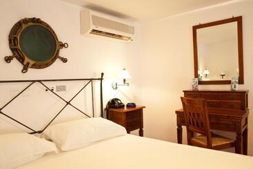 Alexandros Hotel