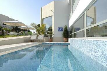 Angela Studios Apartments