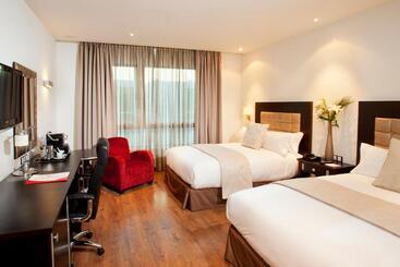 ホテル Crowne Plaza Madrid Airport