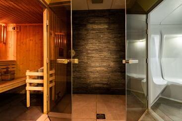 בית מלון כפרי Lagrange Vacances Le Roc Belle Face