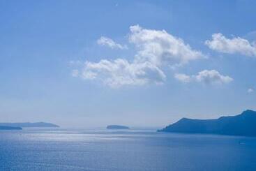 هتل Thirea Suites