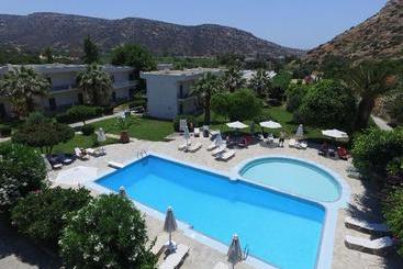 Отель Valley Village